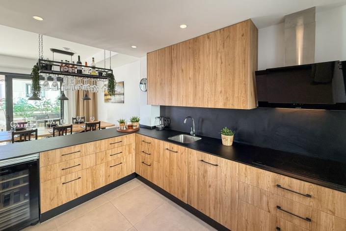 Image No.14-3 Bed Townhouse for sale