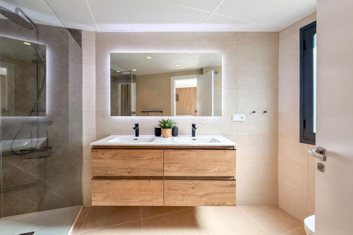 Image No.25-3 Bed Townhouse for sale