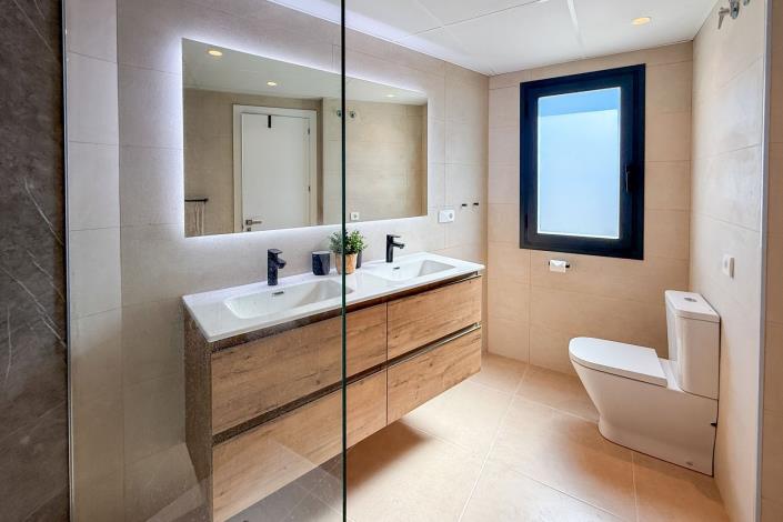 Image No.29-3 Bed Townhouse for sale