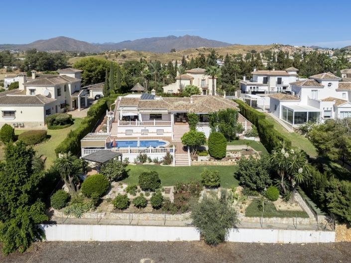 Image No.1-4 Bed Villa / Detached for sale