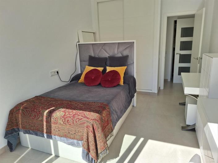 Image No.15-4 Bed Villa / Detached for sale