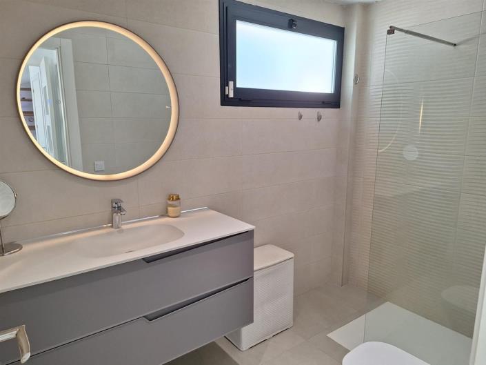 Image No.22-4 Bed Villa / Detached for sale