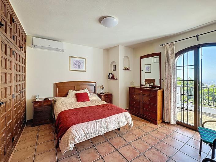 Image No.16-3 Bed Semi-Detached for sale