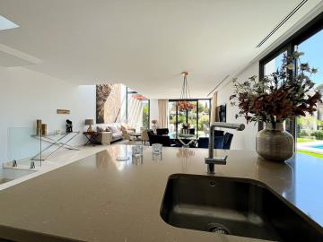 8-e64a9055bba3e77ac8aca3b893cdf826