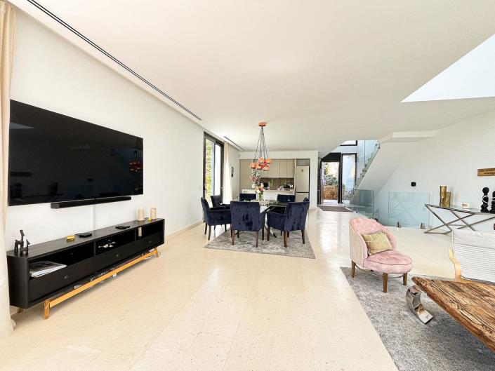 Image No.9-5 Bed Semi-Detached for sale