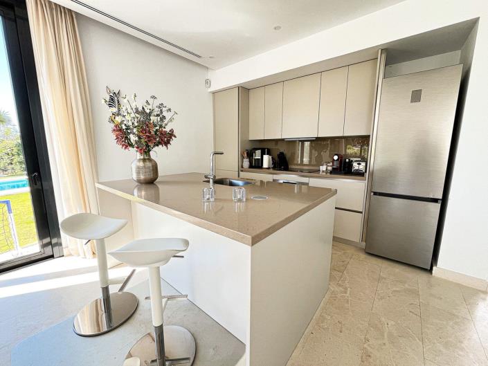 Image No.12-5 Bed Semi-Detached for sale