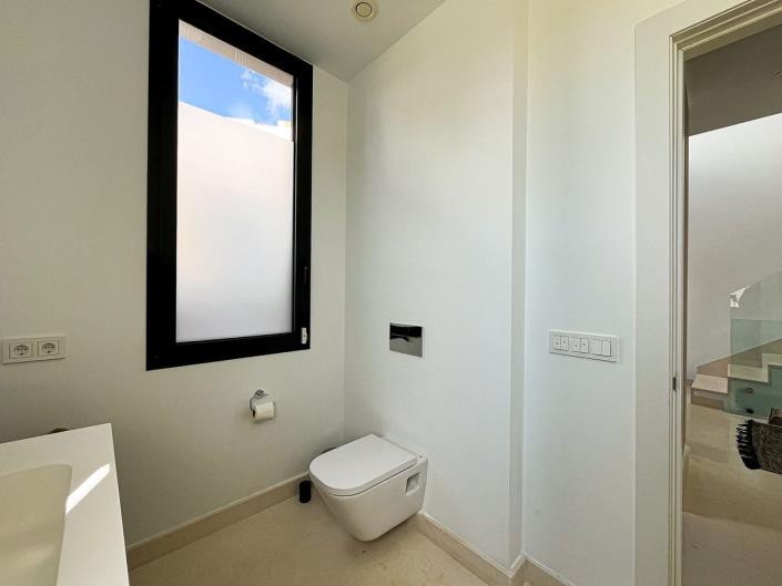 Image No.18-5 Bed Semi-Detached for sale