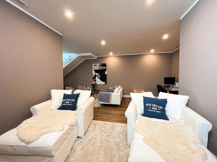 Image No.25-5 Bed Semi-Detached for sale