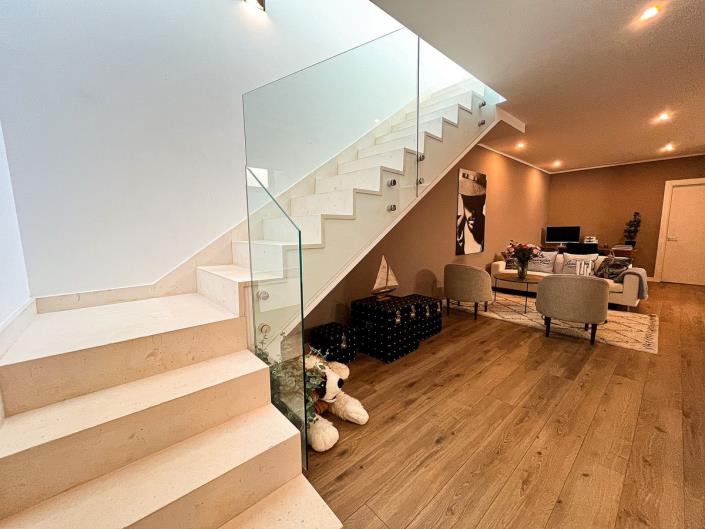 Image No.36-5 Bed Semi-Detached for sale