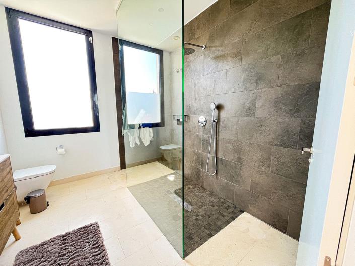 Image No.53-5 Bed Semi-Detached for sale