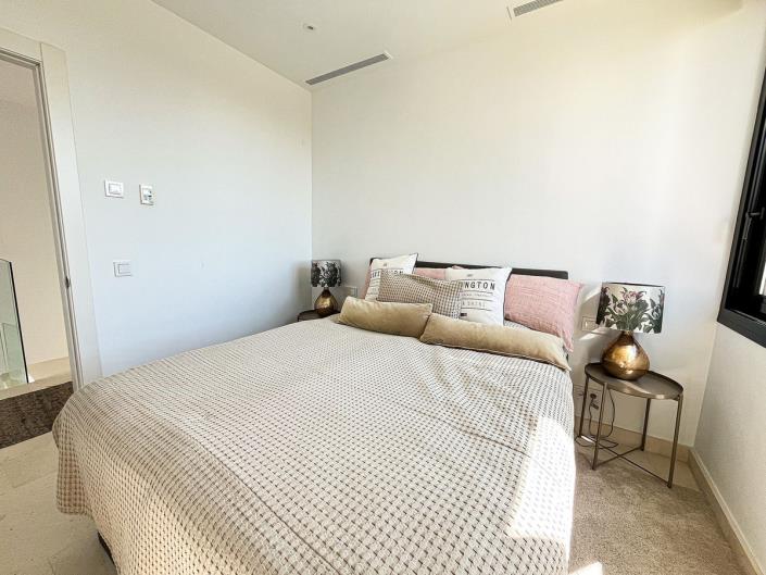 Image No.60-5 Bed Semi-Detached for sale