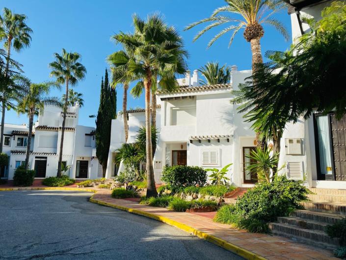 Image No.16-3 Bed Townhouse for sale