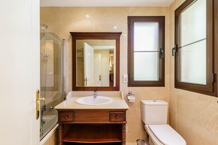 Image No.8-3 Bed Duplex for sale