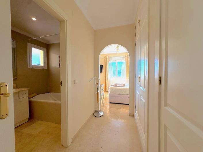 Image No.10-3 Bed Apartment for sale