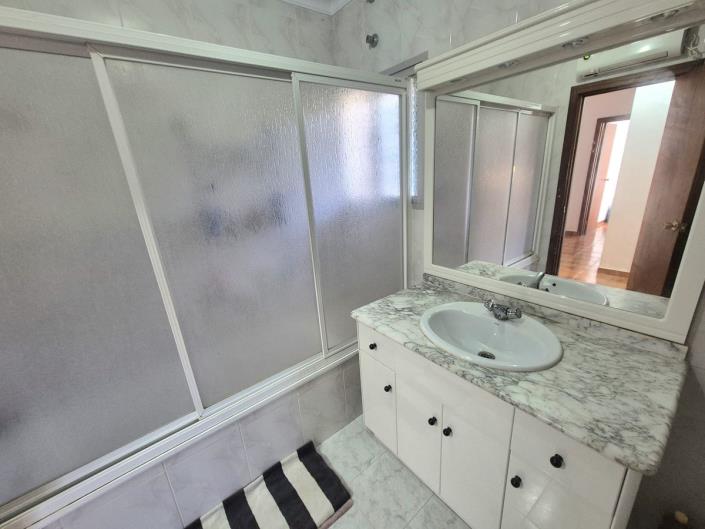 Image No.36-5 Bed Villa / Detached for sale