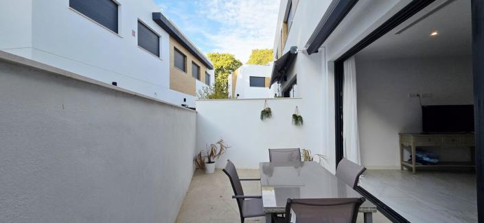 Image No.8-3 Bed Townhouse for sale