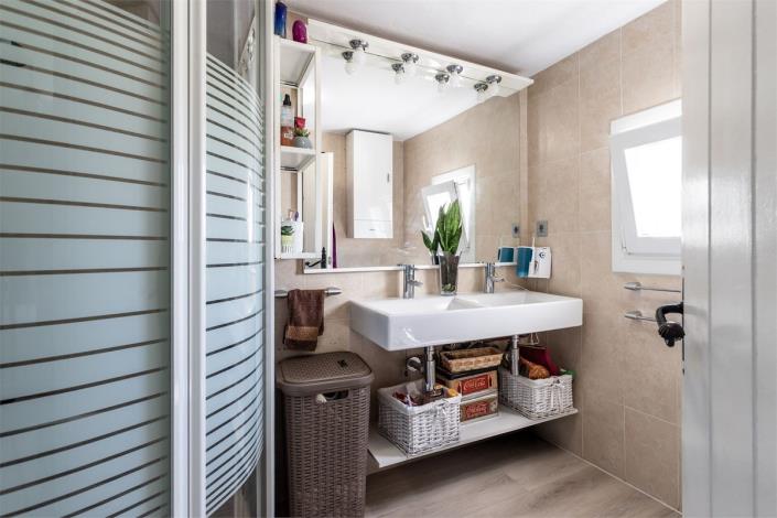 Image No.17-2 Bed Townhouse for sale