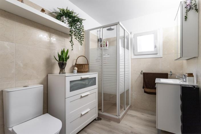 Image No.20-2 Bed Townhouse for sale