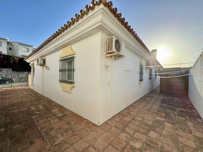 Image No.1-3 Bed Villa / Detached for sale