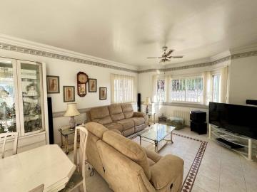 10-bb915d1cb19341576dcdc994b81ab9c5