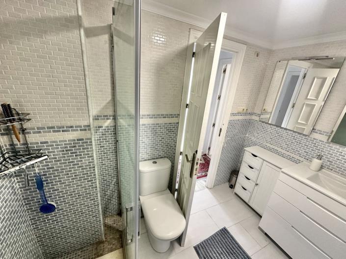 Image No.24-3 Bed Apartment for sale