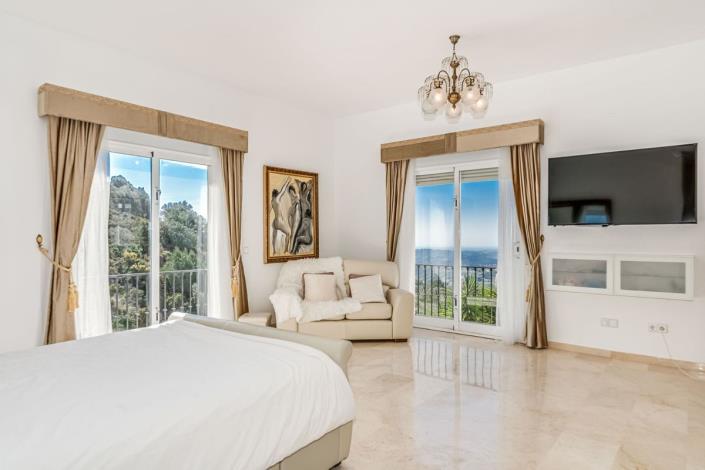 Image No.10-5 Bed Villa / Detached for sale