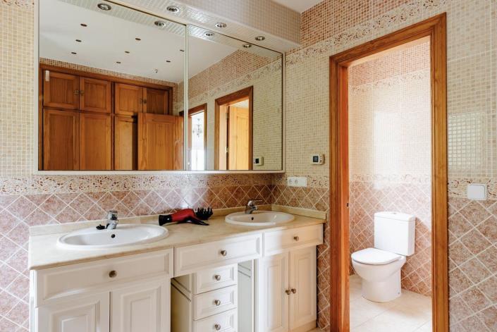 Image No.12-5 Bed Villa / Detached for sale