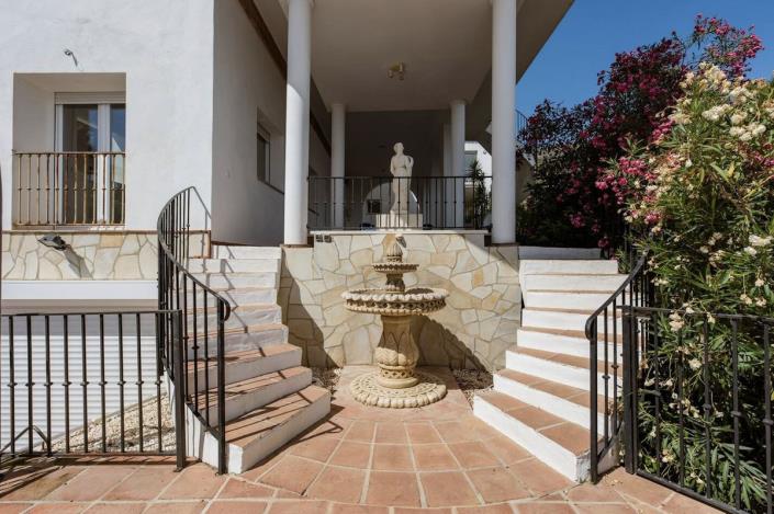 Image No.38-5 Bed Villa / Detached for sale