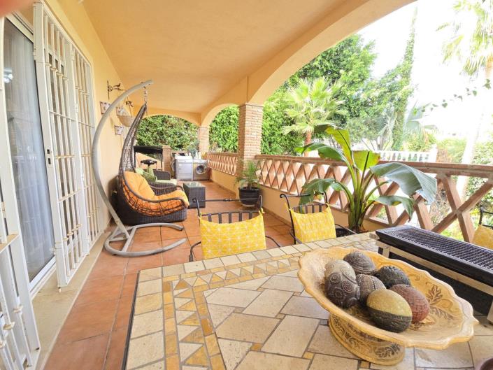 Image No.1-4 Bed Villa / Detached for sale