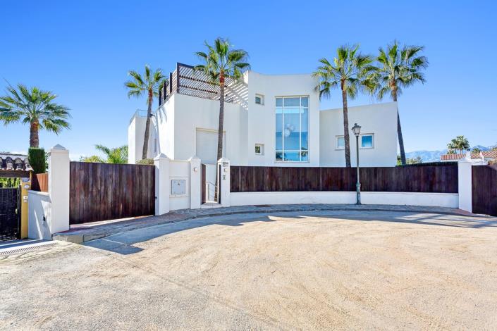 Image No.2-4 Bed Villa / Detached for sale