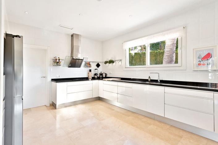 Image No.13-4 Bed Villa / Detached for sale