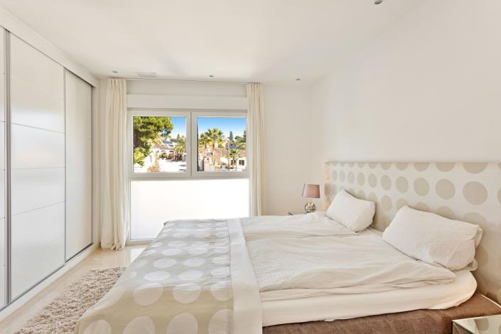 Image No.50-4 Bed Villa / Detached for sale