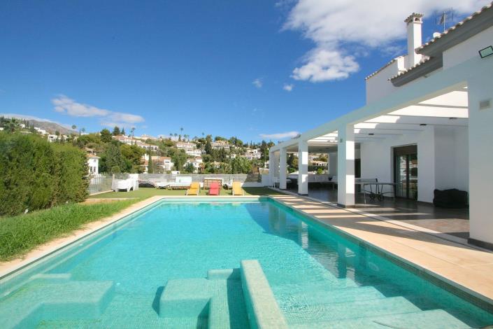 Image No.2-8 Bed Villa / Detached for sale