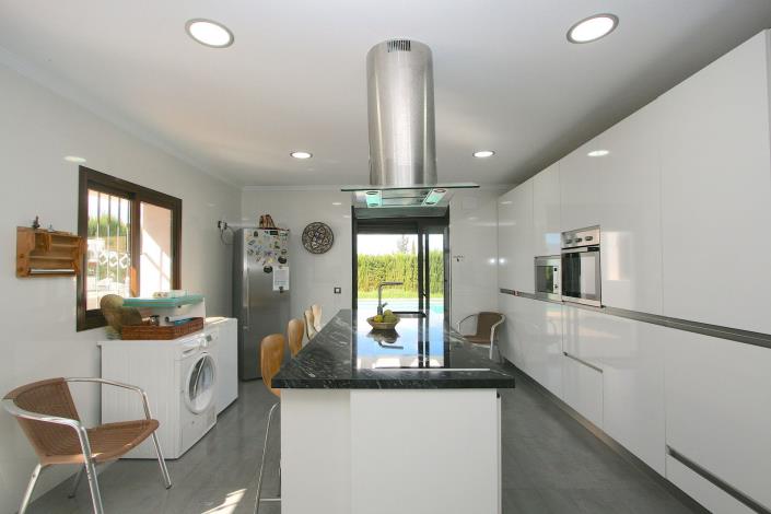 Image No.6-8 Bed Villa / Detached for sale