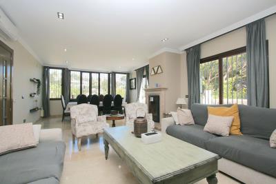 4-498bdfab4a7fcf25df40c2176acd63a0