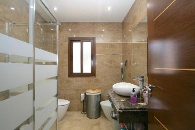 12-9d2414e6554ff283a7dbb3894364f2bd