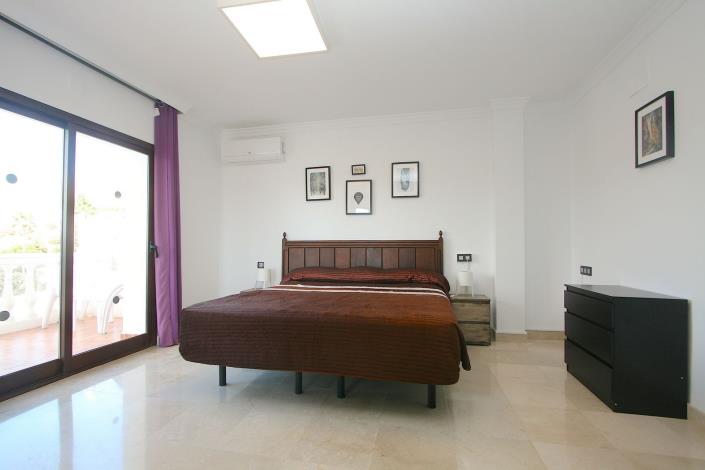 Image No.16-8 Bed Villa / Detached for sale