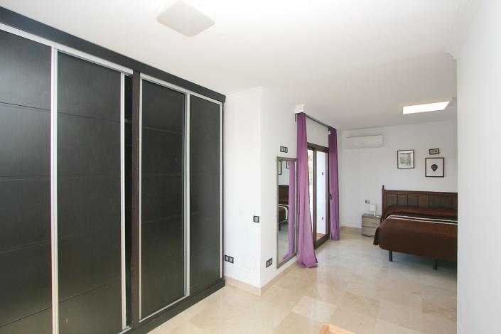 Image No.19-8 Bed Villa / Detached for sale