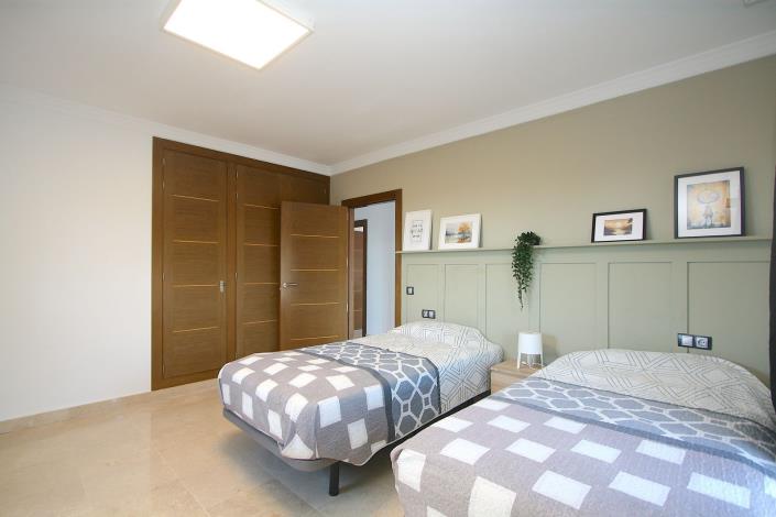 Image No.23-8 Bed Villa / Detached for sale