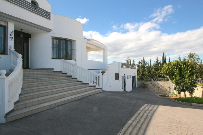 Image No.32-8 Bed Villa / Detached for sale