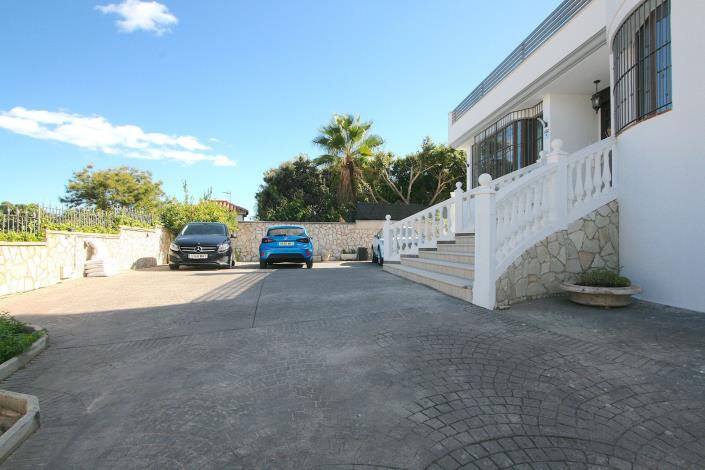 Image No.33-8 Bed Villa / Detached for sale