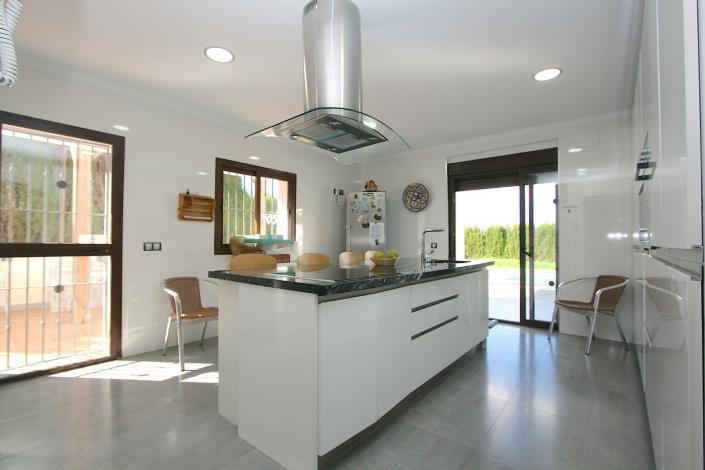 Image No.38-8 Bed Villa / Detached for sale