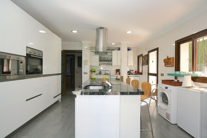 Image No.39-8 Bed Villa / Detached for sale