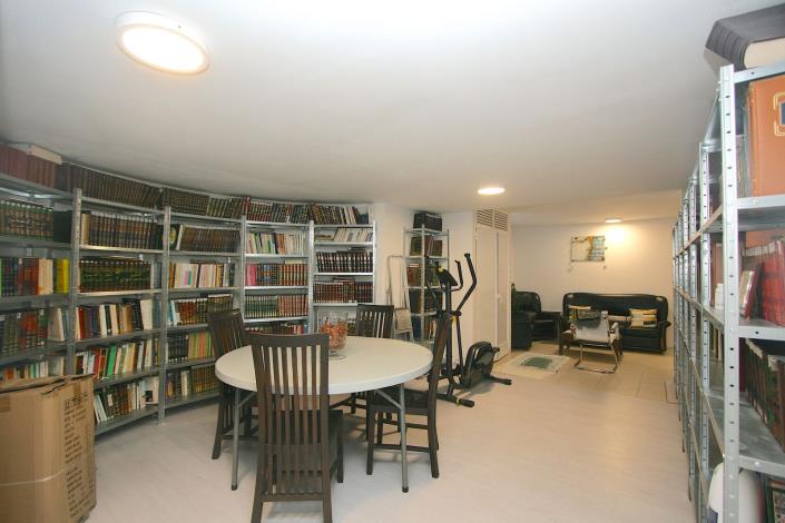 Image No.41-8 Bed Villa / Detached for sale