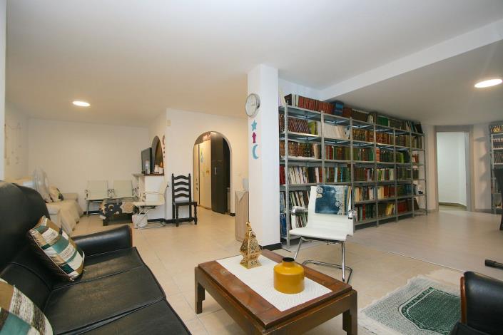 Image No.42-8 Bed Villa / Detached for sale