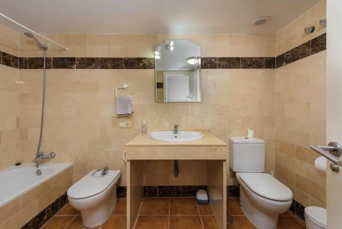 Image No.20-2 Bed Apartment for sale