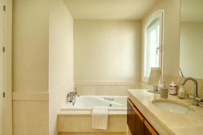 Image No.18-2 Bed Apartment for sale