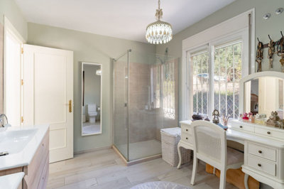 13-5fd73dea700db77384c091ca9818b1a9