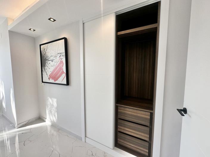 Image No.25-3 Bed Apartment for sale