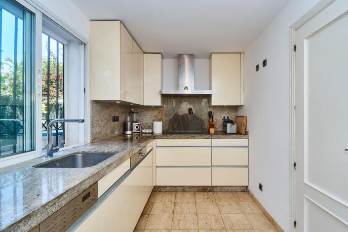 Image No.4-3 Bed Semi-Detached for sale